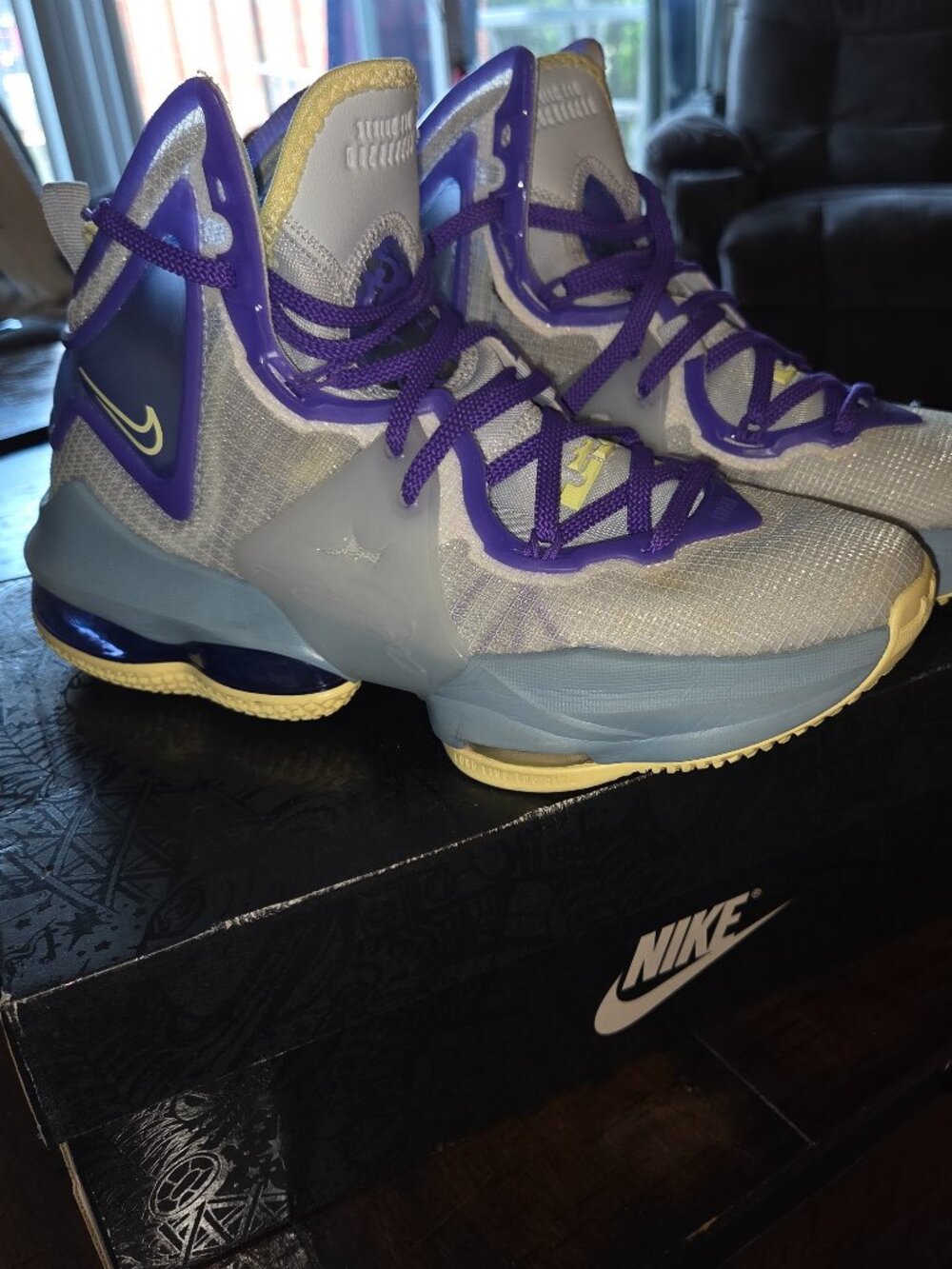Boys nike Lebron 19 "Easter" size 6Y
